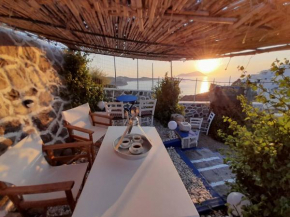 Mamos Sunset House Plaka